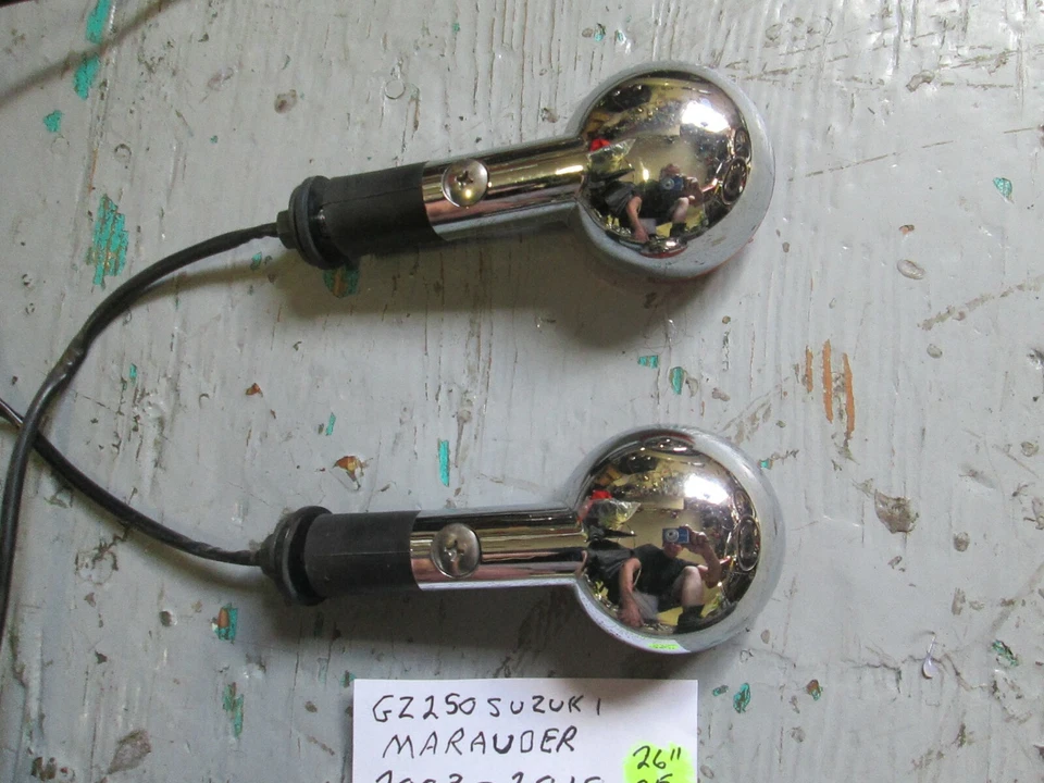 SEÑALES TRASERAS IZQUIERDA/DERECHA OEM SUZUKI GZ250 MERODEADOR, 35603-33DA0 / 35604-33DA0 Foto 2 de 4