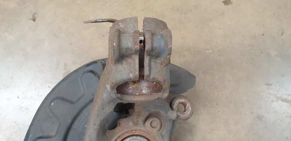 VW Golf MK7 (A7) (5G) 2016 1.6 TDI Auto Left Front Hub with Bearing 5WA407621 - Image 4 of 4