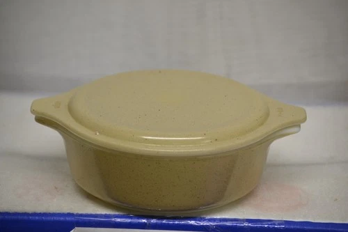 VINTAGE PYREX TAN SPECKLE #471  1 PT BAKING BOWL ROUND WITH LID NO CHIPS USA