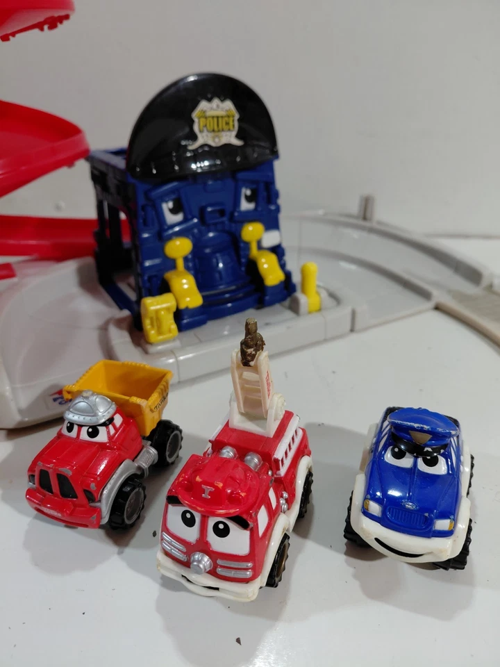 Tonka Town Police Station & Fire Department w/3 Die Cast Vehicles Chucky Truck - Image 3 of 4