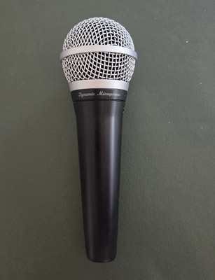 Shure PGA48 Wired Dynamic Cardioid Handheld Microphone w/ On/Off Switch