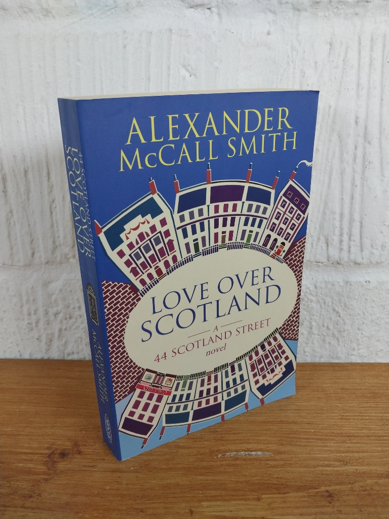 Love Over Scotland: A 44 Scotland... — Alexander McCall Smith