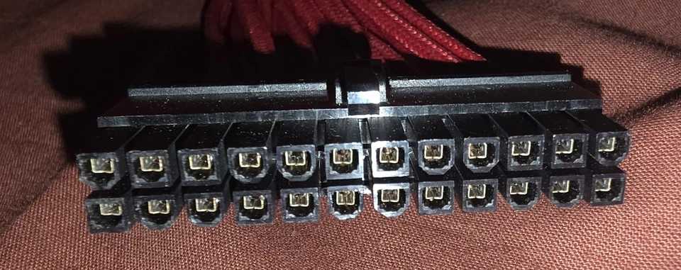Câble d’alimentation PC ATX 24 broches vers 24 broches gainé rouge/noir - Photo 2/3