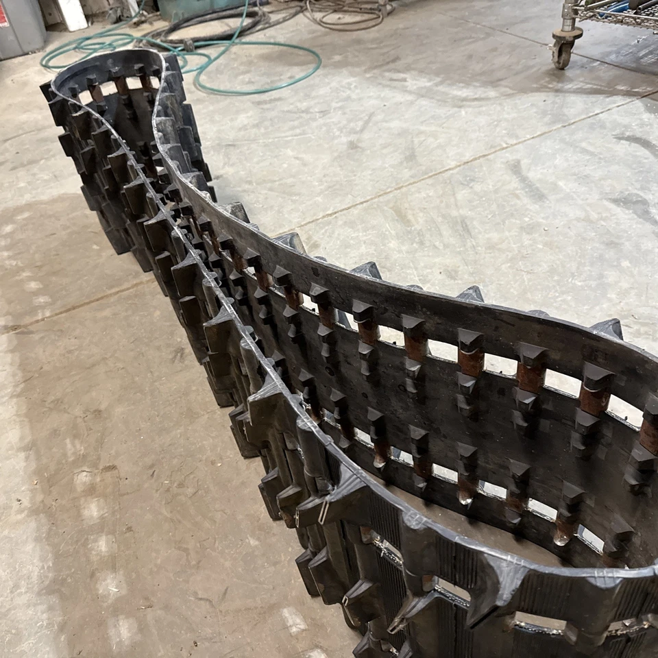 SKIDOO POLARIS CAT YAMAHA TRACK rotax 670 Good CAMOPLAST 136 X 2 X 1.5 570-2077 - Image 4 of 4