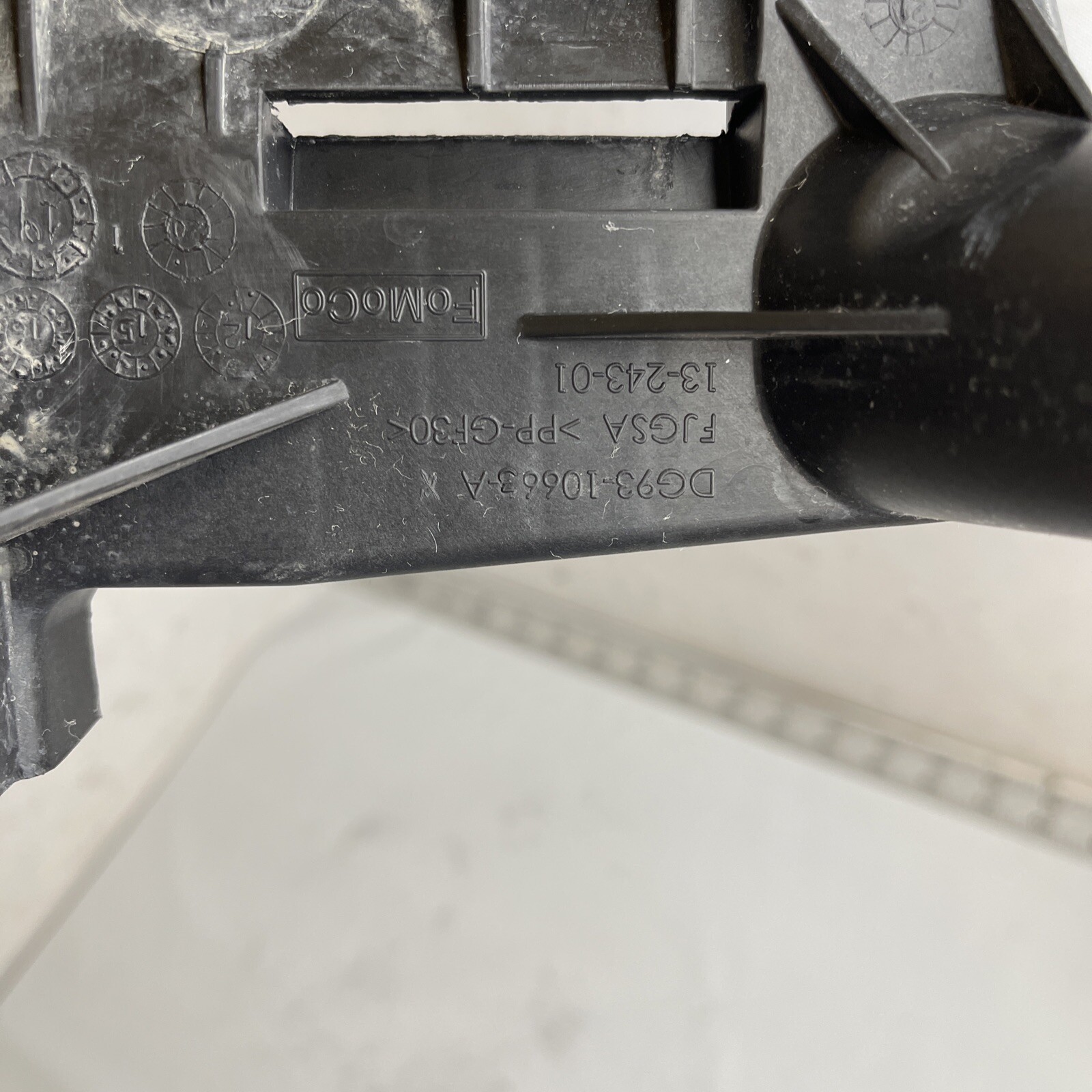 2020 FORD FUSION SE BATTERY UNDER TRAY HOLDER MOUNT BRACKET P/N DG93-10663-A