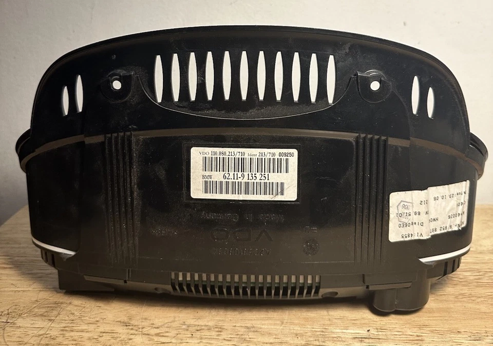 Cuadro de instrumentos velocímetro BMW 530XI AT 2006 2007 OEM 135 K 6 952 897 Foto 3 de 4