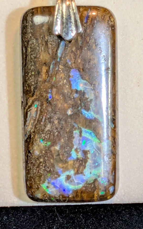 Colgante australiano de ópalo de roca Foto 2 de 4