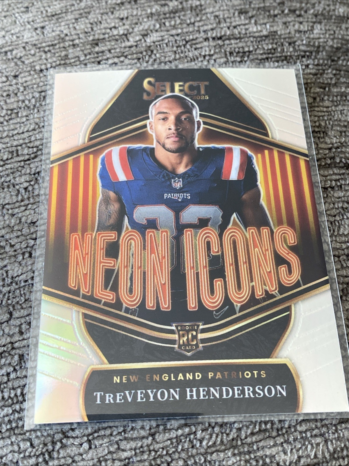 2025 Select Treveyon Henderson #16 Neon Icons Rookie RC Patriots Silver