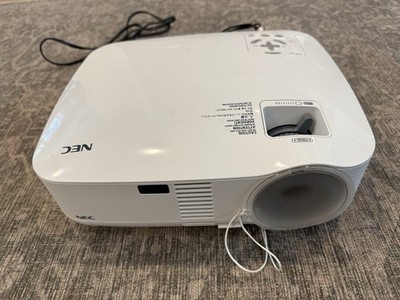 NEC Professional Projector Model VT700 HDMI 3LCD 3,000 ANSI Lumens 98% Lamp Life