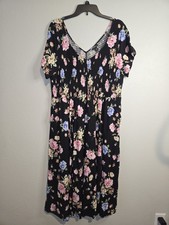 Torrid Black Floral Sundress Size 3, V-Neck, Short Sleeve Midi, Pockets