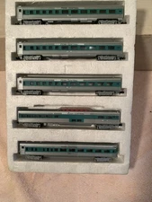 Trix N Scale Penn Central Streamline Corrugated 5 Car Passenger Set