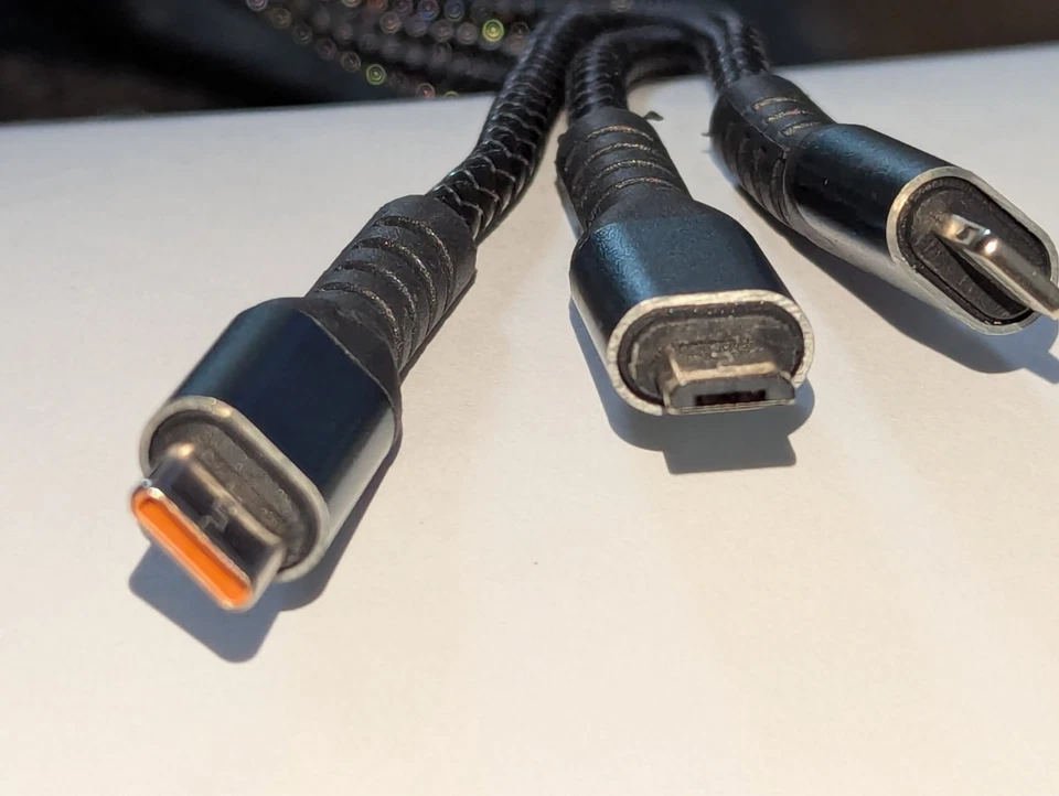 Cable de carga y datos de 3 puertos trenzados de nailon de 4 pies 100 W, micro USB, cable tipo C y iPhone Foto 2 de 4