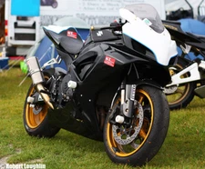 SUZUKI GSXR750 K6 K7 K8 K9 L0 WHITE CRASH PROTECTION KIT PUCKS KNOBS SLIDERS NEW