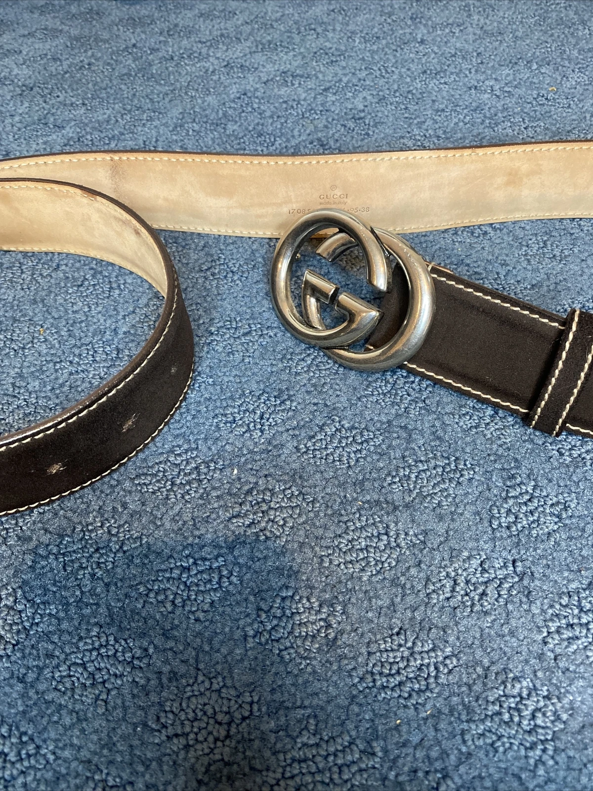 Ceinture Gucci en daim authentique garantie grande boucle ( au détail)