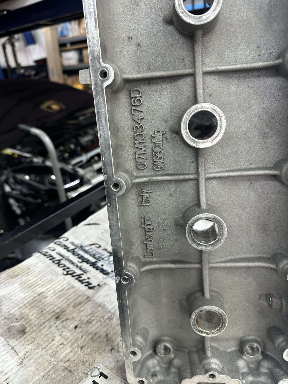 Lamborghini Murcielago LP 640 Cylinder Head Cover ( 07M103476D , 07M103475D )