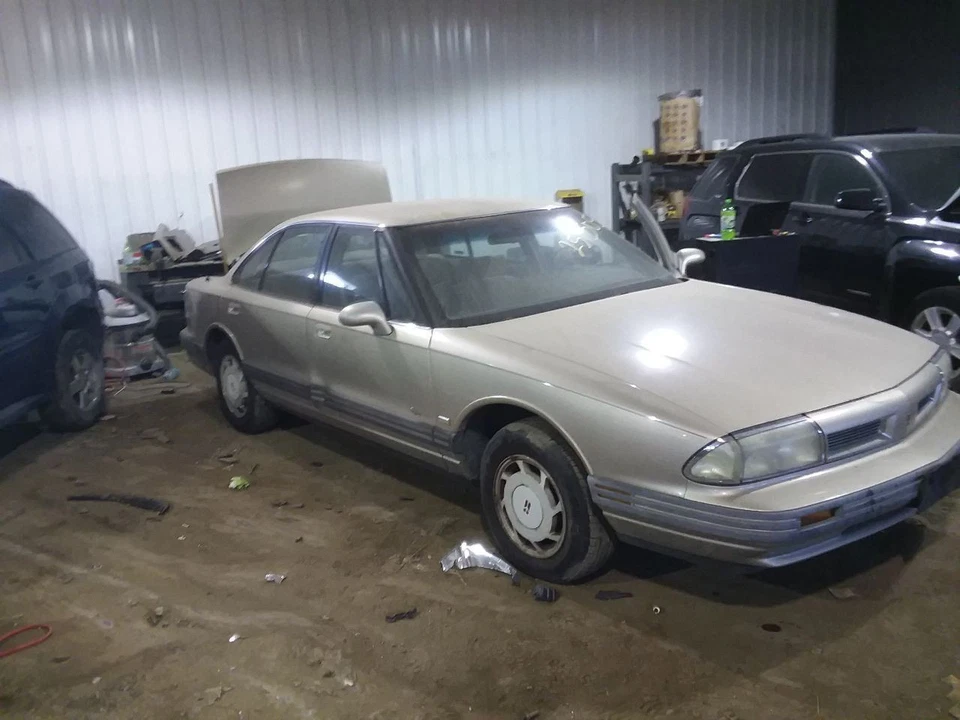 Driver Left Front Spindle/Knuckle Fits 91-93 PARK AVENUE 2121338 - Image 3 of 4