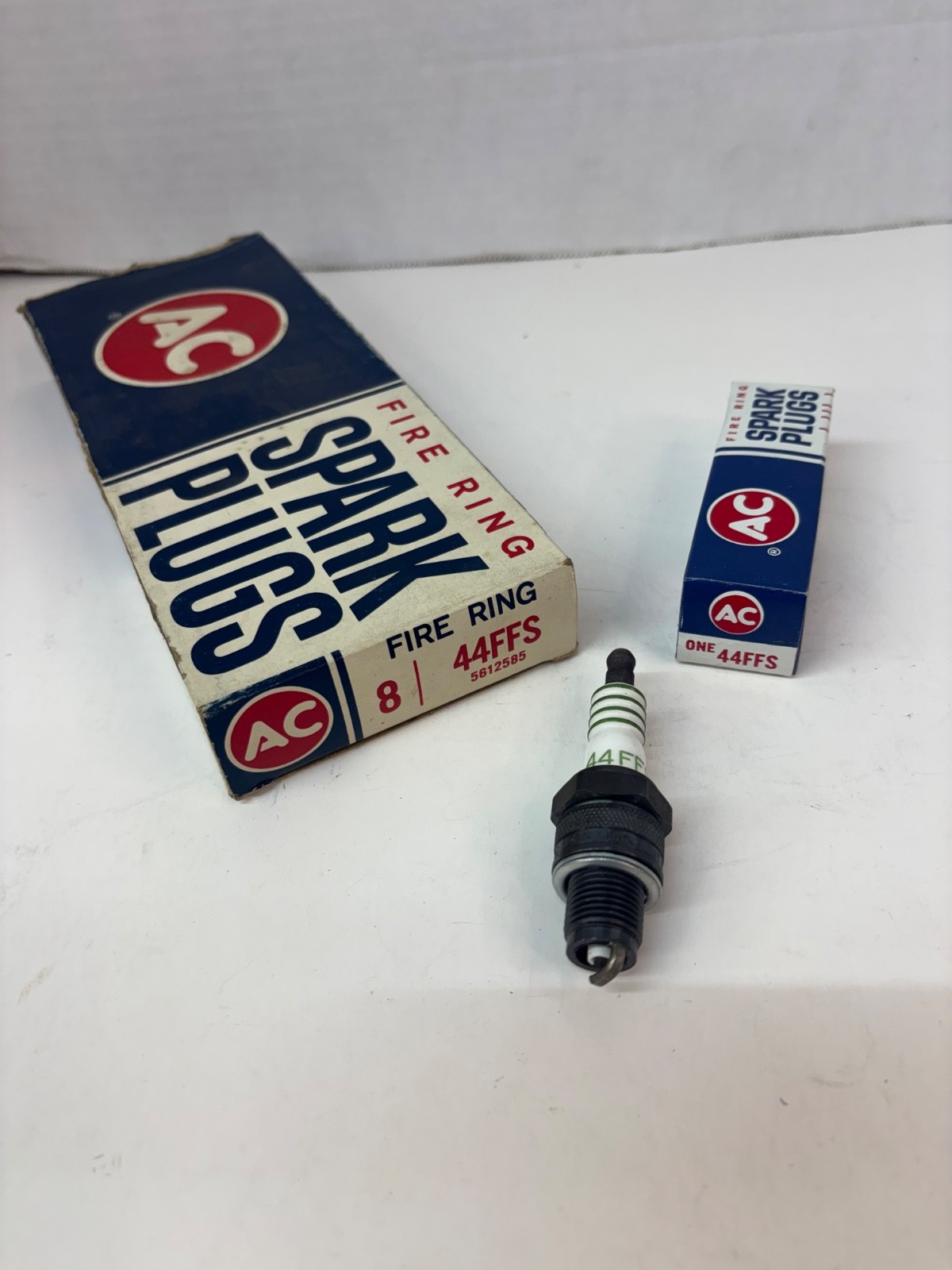 NOS A/C DELCO #44FFS GM #5612585 7 FIRE RING SPARK PLUGS