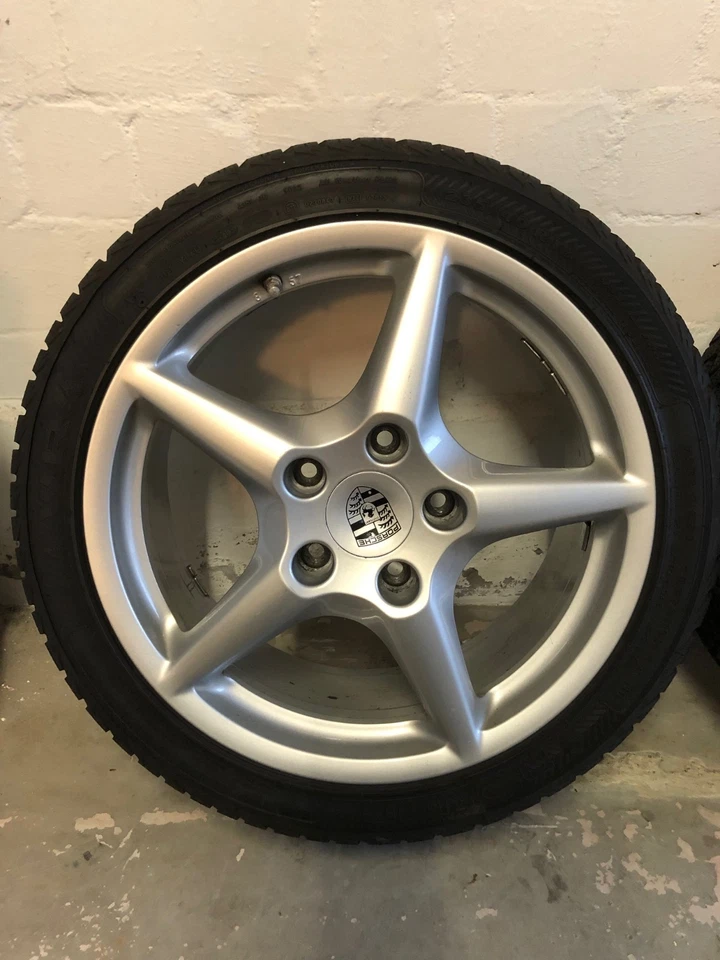 Porsche 911 / 997 Winterräder Nokian WR 8Jx18 235/40 R18 + 11Jx18 295/35 R18 - Bild 2 von 4