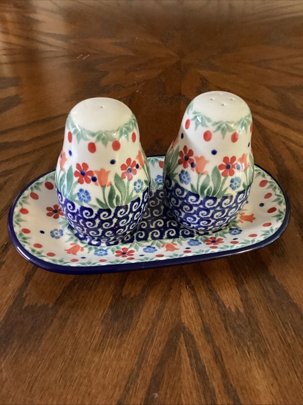 Polish Pottery Boleslawiec Salt & Pepper Shakers on Tray Hand Made Poland Floral