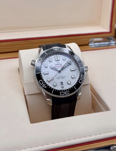 OMEGA Seamaster Diver 300M Co-Axial White Dial Black Rubber Strap 42mm