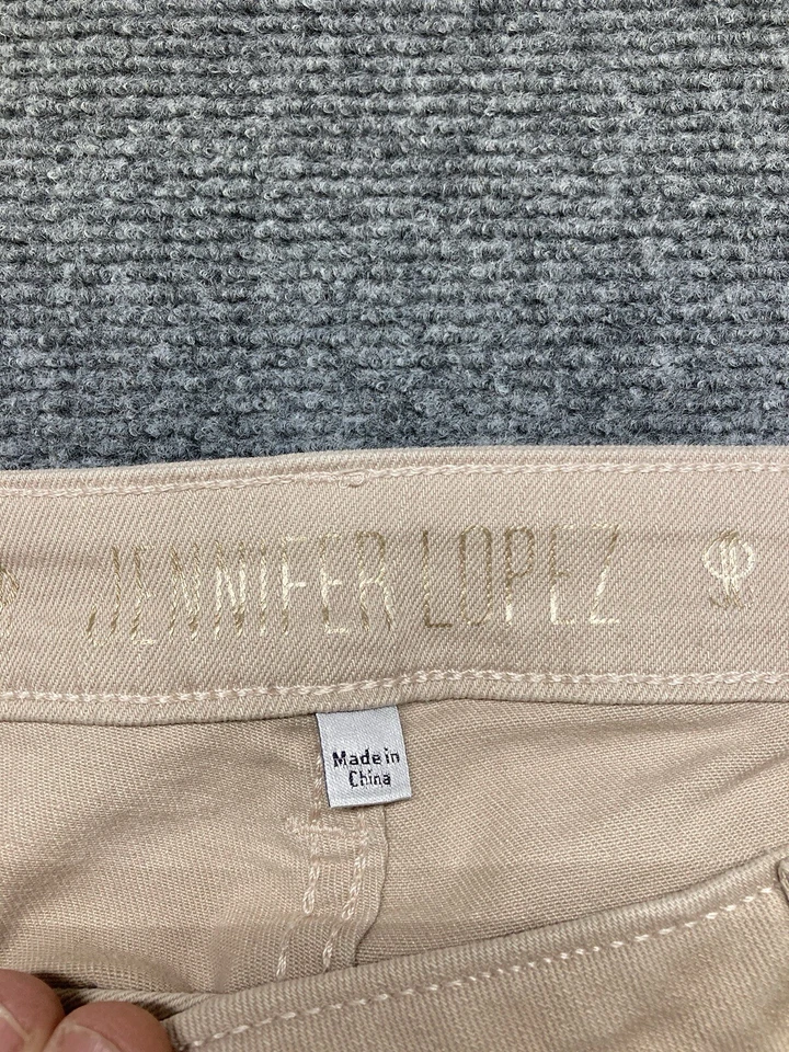 Jennifer Lopez Capri Pants Women’s Size 10 Tan Straight Leg  - Image 2 of 4