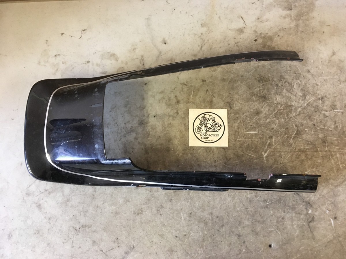 书56 1984 HONDA CB750SC NIGHTHAWK REAR FENDER AND GRAB BAR 77200