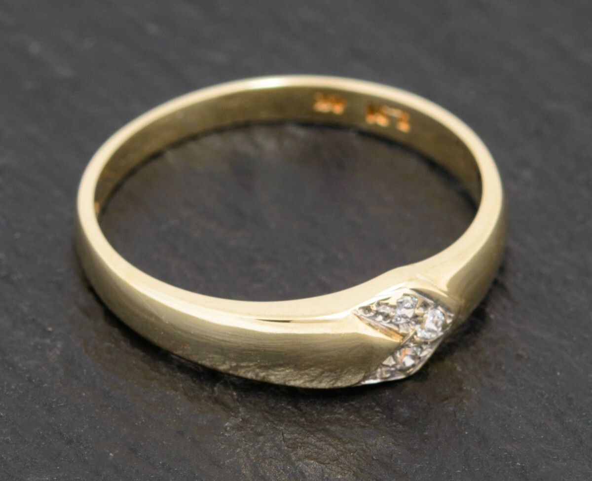 Stylish 14ct Solid Yellow Gold Ring With Chevron … - image 4