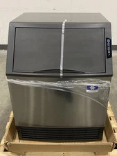 Manitowoc UYF0140A Undercounter Ice Machine With Bin Half Dice Cube 137 Lb.