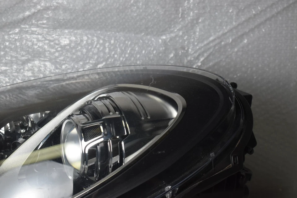 PORSCHE MACAN LEFT SIDE HEADLIGHT 2015-2018 OEM 95B 941 031 CS - Image 4 of 4