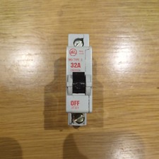 Mem Eaton M9 32A Type Mcb
