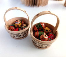 Due cestini di uova pasquali in legno lavorati a mano anni 90. Repubblica ceca