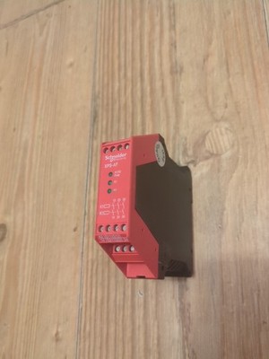 Schneider Electric XPS-AF Sicherheitsrelais Modul Not-Aus Relais 24V geprüft