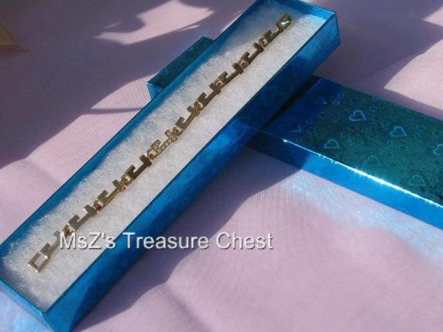 Vintage Gold Alloy Bracelets With Blue Rhinestones Vintage Gold Alloy Bracelets With Blue Rhinestones