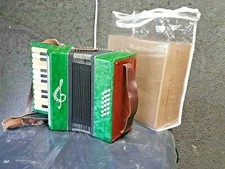 VINTAGE ACCORDION CHILDREN'S TOY INSTRUMENT "Kremennaya" Ukraine ORIG. BOX GENA