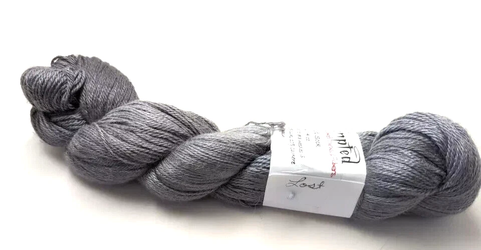 Calcetín Tempted Prissy Girl 70 % alpaca bebé/20 % seda/10 % cachemir 437 yardas/4 oz Foto 2 de 2