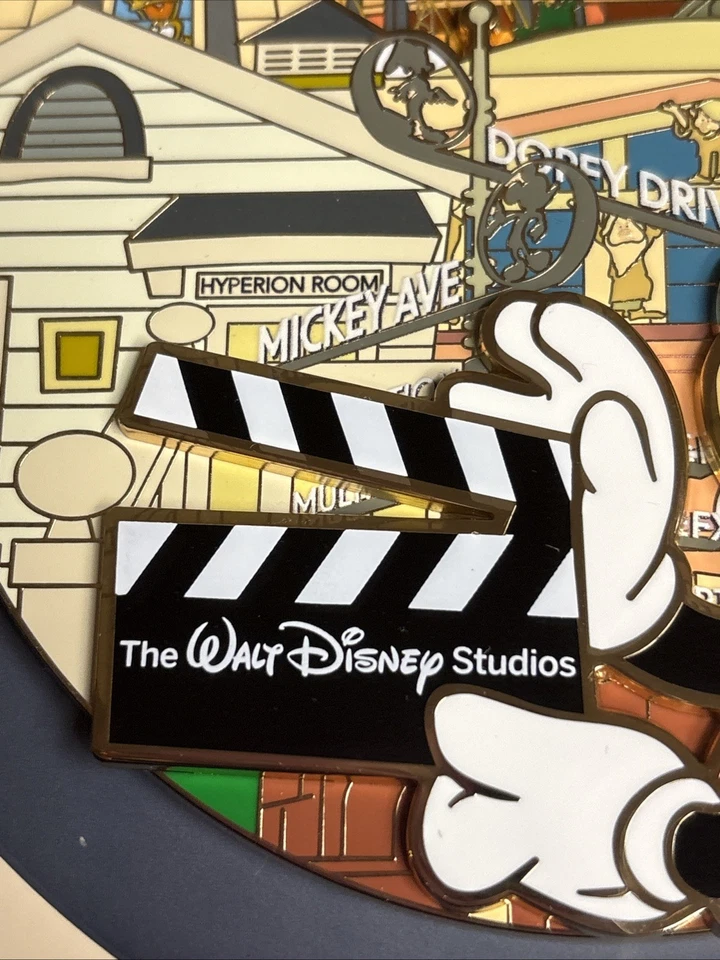 Prendedor Jumbo Mickey Mouse exclusivo de Walt Disney Studios Burbank, Ca WDCS Foto 3 de 4