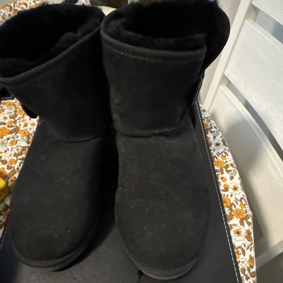 UGG Bailey Button Women’s Black Suede Sheepskin Lined Ankle Boots AU 8-8.5