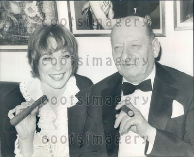 1976 Actress Shirley MacLaine Smoking Cigar With Sir Lew Grade Press Photo 