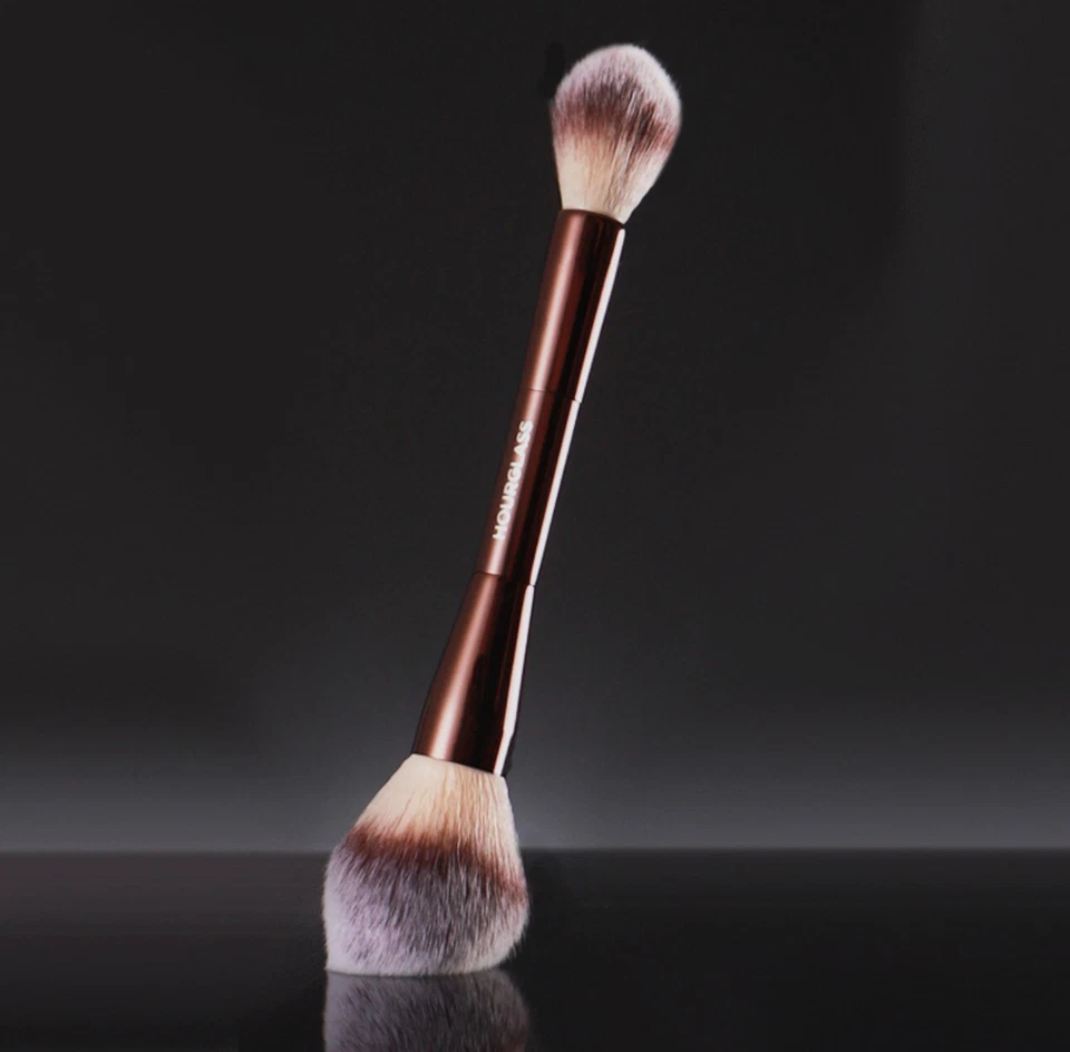 Cepillo en polvo de velo de doble extremo HOURGLASS NUEVO EN CAJA 100 % auténtico precio de venta sugerido por el fabricante 64 USD Foto 2 de 3