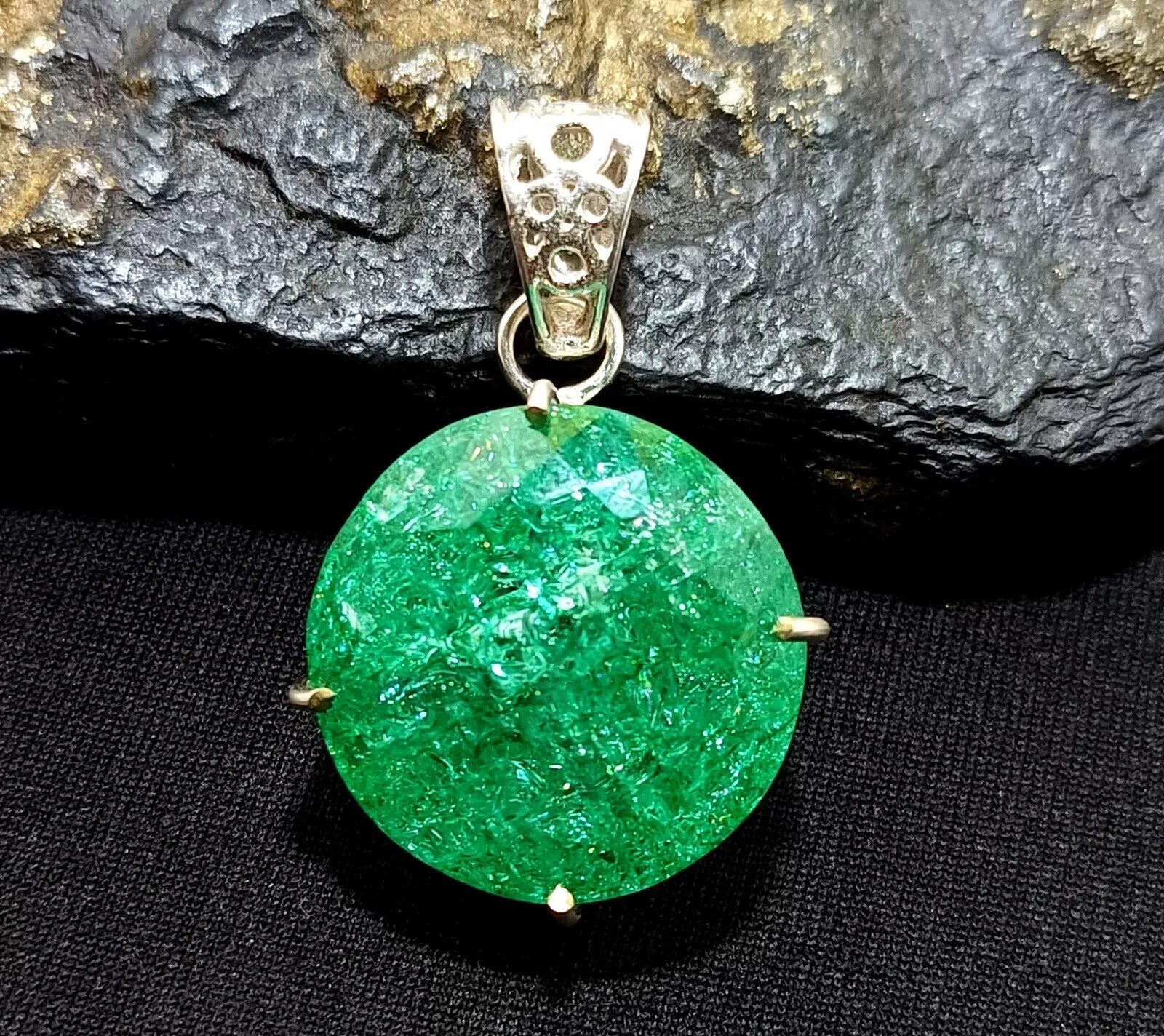41.55 Ct Certified Loose Green Emerald Gemstone for Silver Pendant
