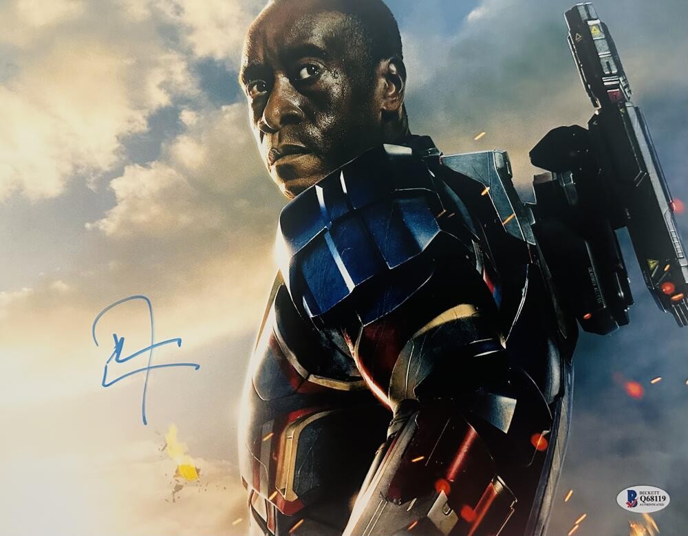 MÁQUINA DE GUERRA FIRMADA POR DON CHEADLE 11X14 FOTO AUTÓGRAFO IRON MAN THE AVENGERS BAS