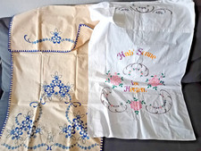 Antik  2x Überhandtuch  und 2 Truhendecke bestickte Weißwäsche Spruch Spitzenran