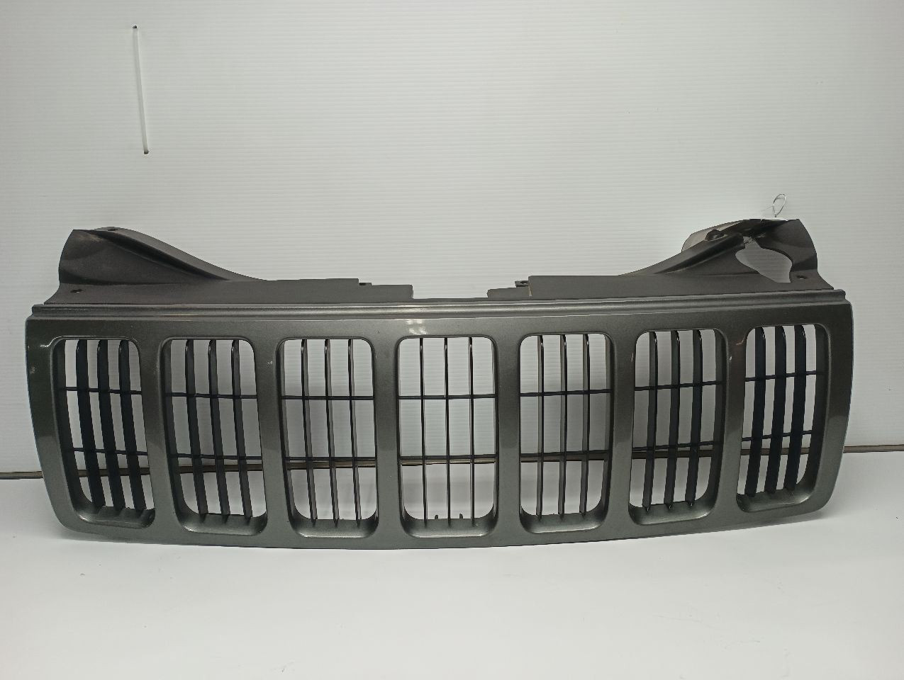 Gray Front Grille from 2007 Jeep Grand Cherokee Laredo 11367863