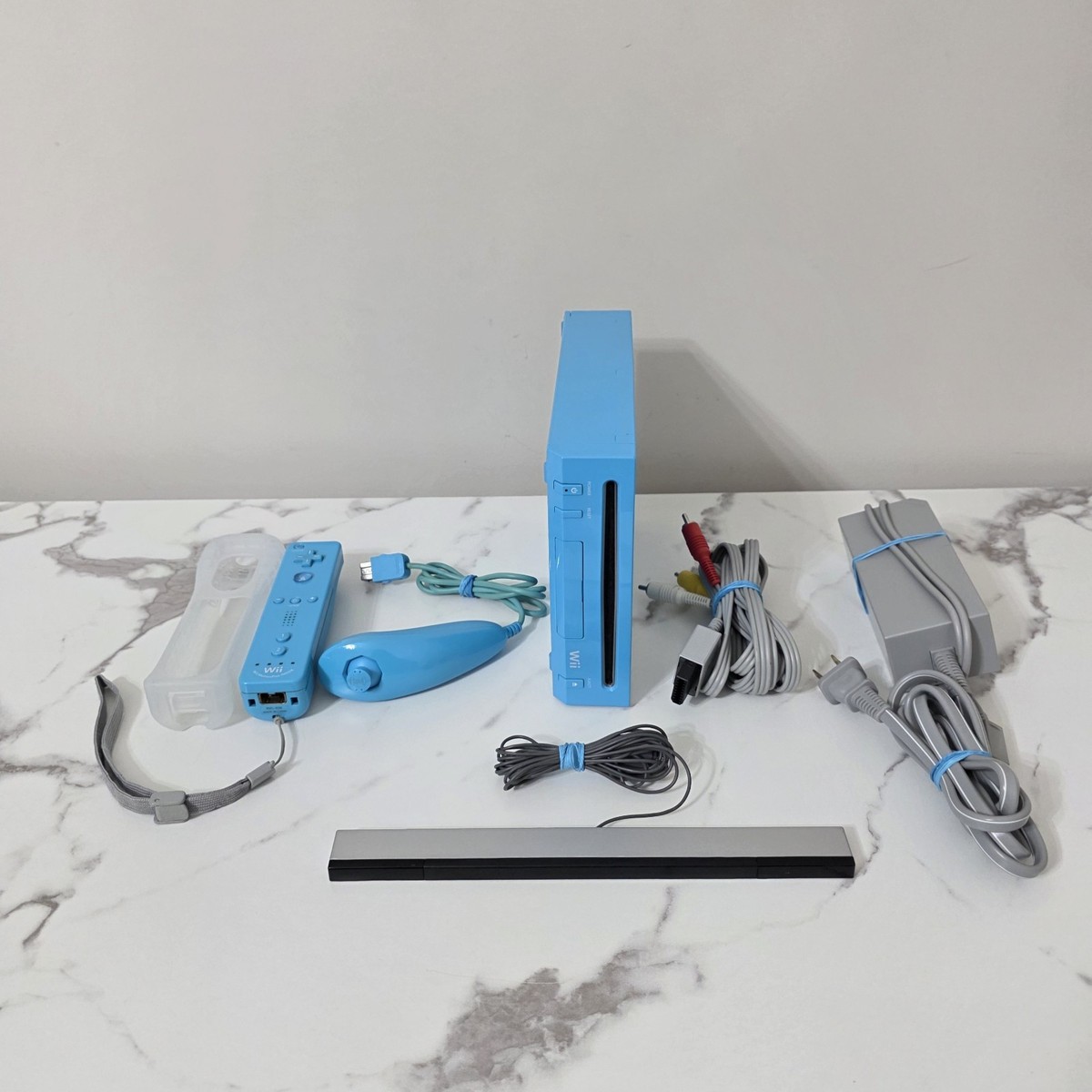 Nintendo Wii Video Game System Blue Console Bundle RVL-101 Tested