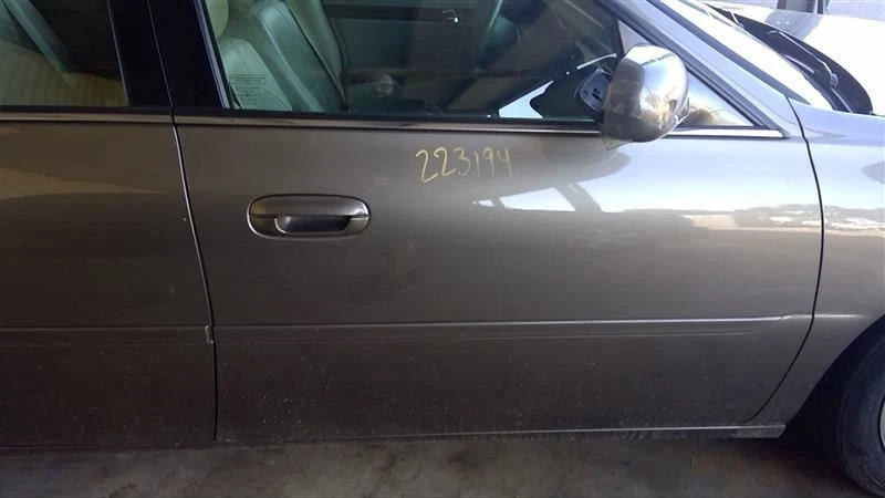 (LOCAL PICKUP ONLY) Hood Without Ornament Fits 00-05 DEVILLE 861750 Foto 3 de 4