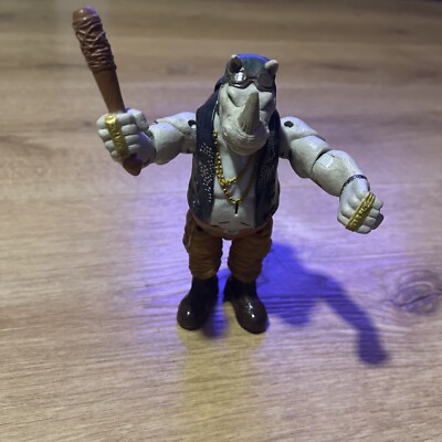2015 TEENAGEMUTANT NINJA TURTLES MOVIE TALKING ROCKSTEADY 5,5'' ACTIONFIGUR G1