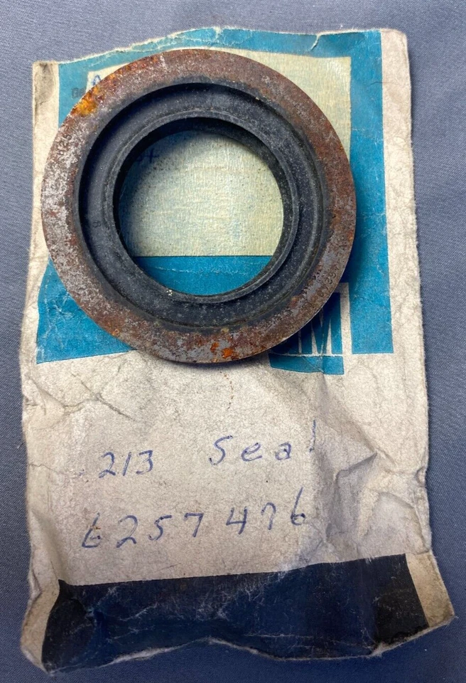 Sello de carcasa trasera Chevrolet Corvair 1960-1969 pieza GM #6257476 NUEVO DE STOCK Foto 3 de 4