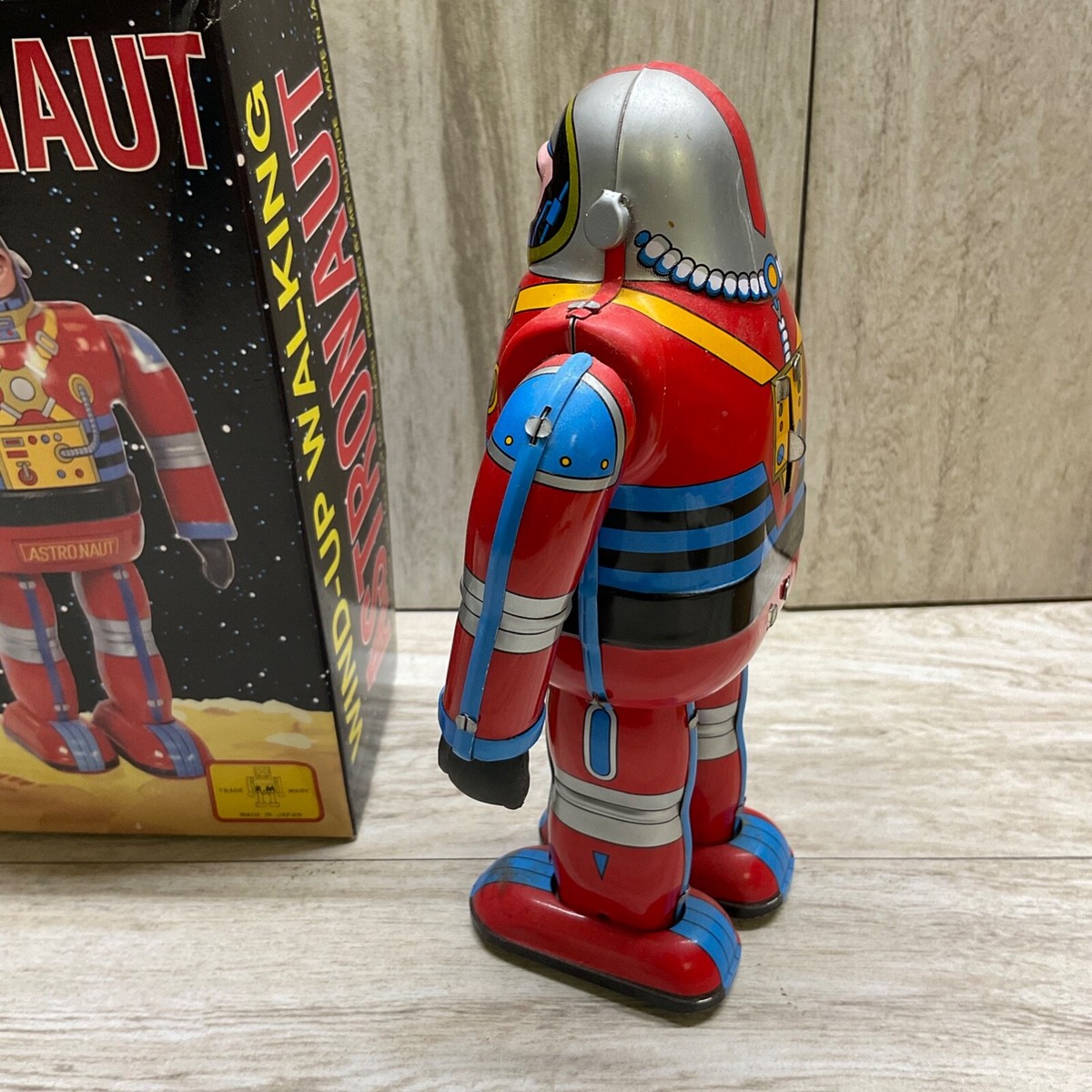 ブリキ玩具ロボット●WIND-UP WALKING ASTRONAUT 2体 Wind-up Walking Astronaut W/ Sparks, Circa 1960s - Made in