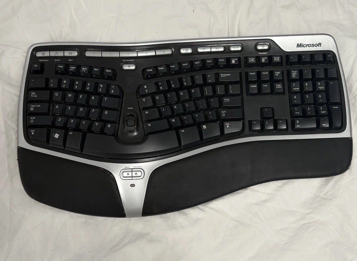 Microsoft Natural Wireless Ergonomic Keyboard 7000 Model 111