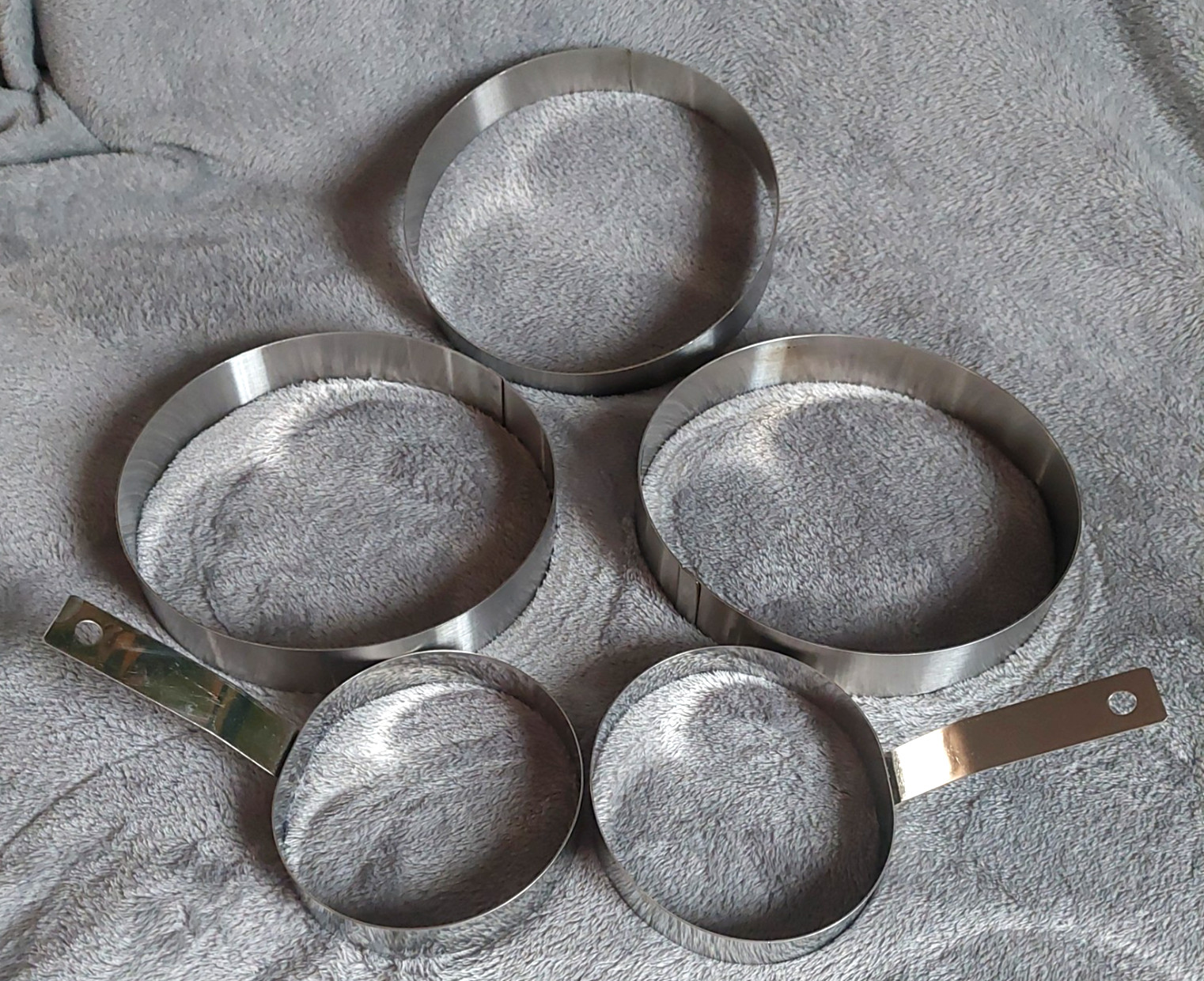 5 Egg Omelet Rings Two 5" w Handles & Three 8" Heavy Stainless Steel Hardly Used